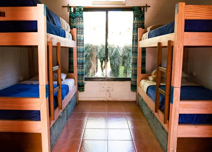 La Quinta Hostel & Suites